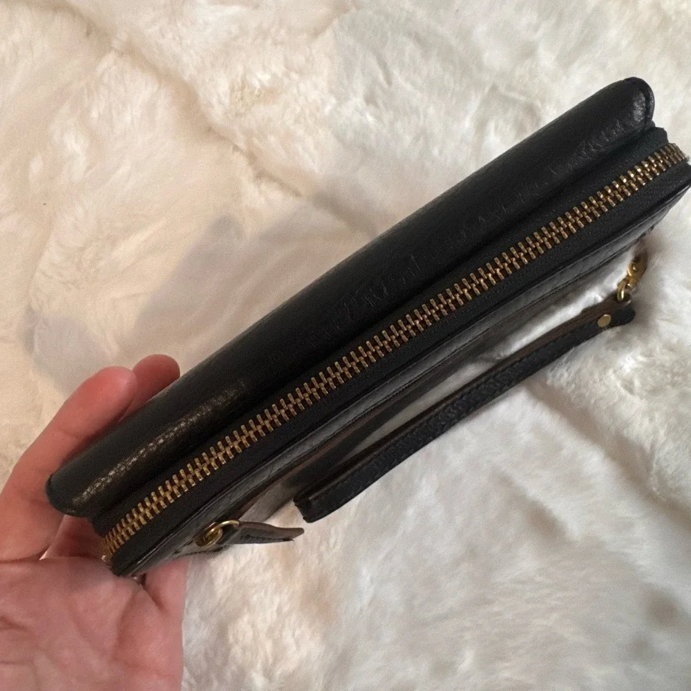 Fossil Black Pebbled Leather long Trifold Wallet For Women With Gold Hardware